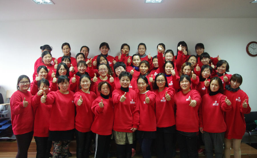 家政中国服务员集体照.jpg